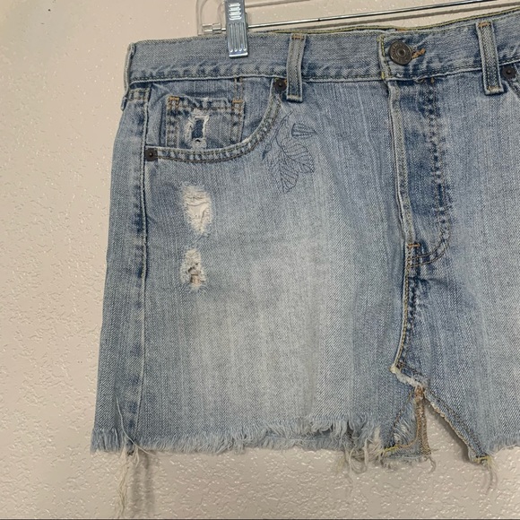 Levi distressed jean skirt size 11 - Picture 4 of 10